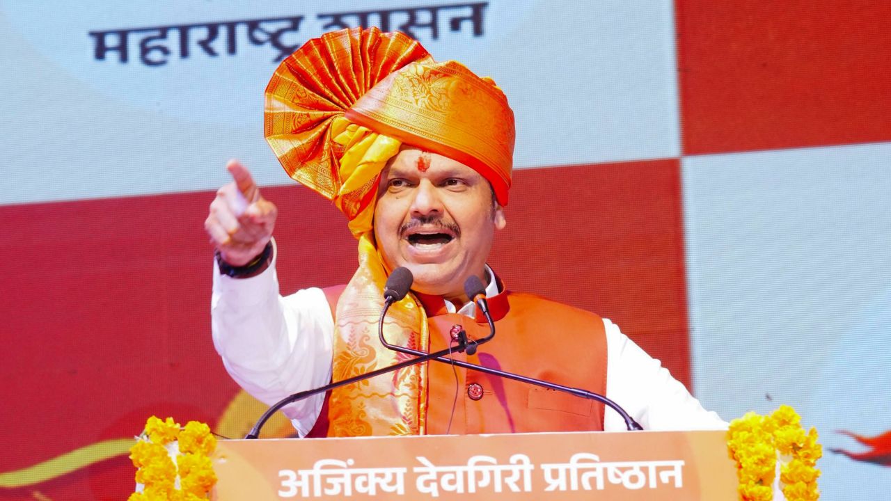CM Devendra Fadnavis : आई शप्पथ सांगतो! दिल्लीत ताजमहल पेक्षा भव्य शिवस्मारक उभारणार; CM देवेंद्र फडणवीसांची दिल्लीत गर्जना