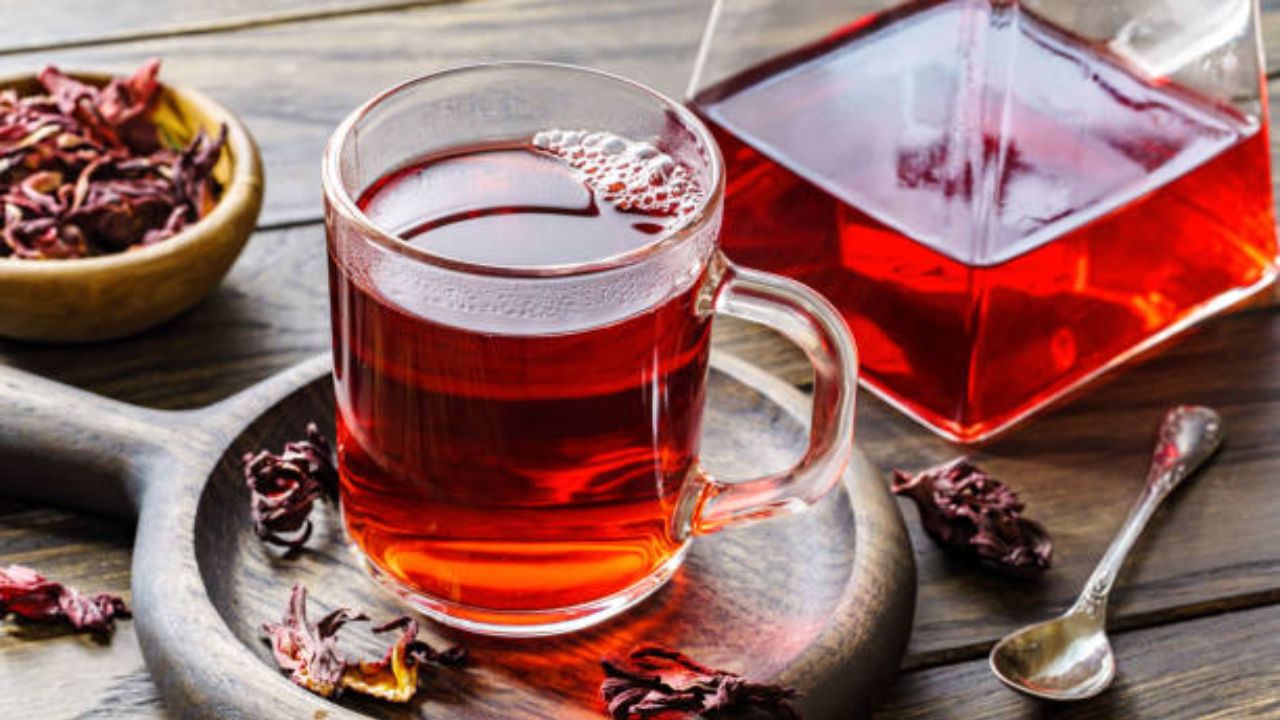 जास्वदींच्या फुलांचा चहा प्यायल्यामुळे शरीरात वाढलेला रक्तदाब नियंत्रणात राहतो. याशिवाय वाढलेले वजन नियंत्रणात राहण्यासाठी सकाळी उठल्यानंतर दुधाचा चहा पिण्याऐवजी जास्वदींच्या फुलांचा चहा प्यावा.