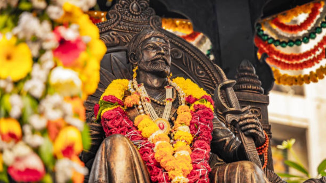 Chhatrapati Shivaji Maharaj: निधड्या छातीचा, दणकट कणांचा…, शिवजयंतीनिमित्त शिवप्रेमींना पाठवा ‘या’ खास शुभेच्छा