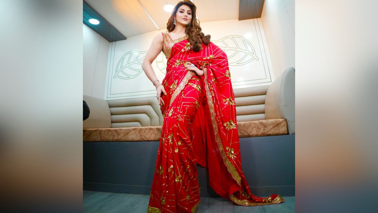 उर्वशीकडे आलिशान गाड्यांचा ताफा आहे. त्यात मर्सिडीज, रेंज रोवर एवोक, फेरारी पोर्टोफिनो, फेरारी 458 स्पाइडर, लेम्बोर्गिनी एवेंटाडोर, ऑडी क्यू 7 सह अनेक लक्झरियस गाड्या आहेत. त्या गाड्यांची किंमत सात कोटींहून अधिक आहे.