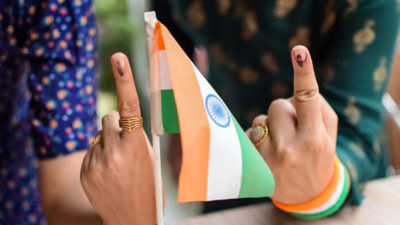 आम आदमी पक्षाने महिला उमेदवारांची संख्या सातत्याने वाढवली आहे. त्यांच्या पक्षात महिलांच्या विजयाचे प्रमाण चांगले राहिले आहे. 2013 मध्ये सहा महिलांनी निवडणूक लढवली होती, त्यापैकी तिघांनी विजय मिळवला. तर 2015 मध्ये सर्व सहा महिला जिंकल्या होत्या. 2020 च्या निवडणुकीत पक्षाच्या 9 पैकी 8 महिला उमेदवारांनी विजय मिळवला.