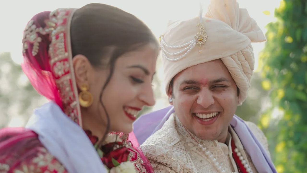 लग्नाचे फोटो शेअर करताना अभिनेता देवने लिहिले की, 'ही तारीख कायम लक्षात ठेवली जाईल. मी तुमच्यासाठी आहे आणि तुम्ही माझ्यासाठी आहात.' असे लिहून त्याने चाहत्यांना आनंदी करून टाकले आहे. 