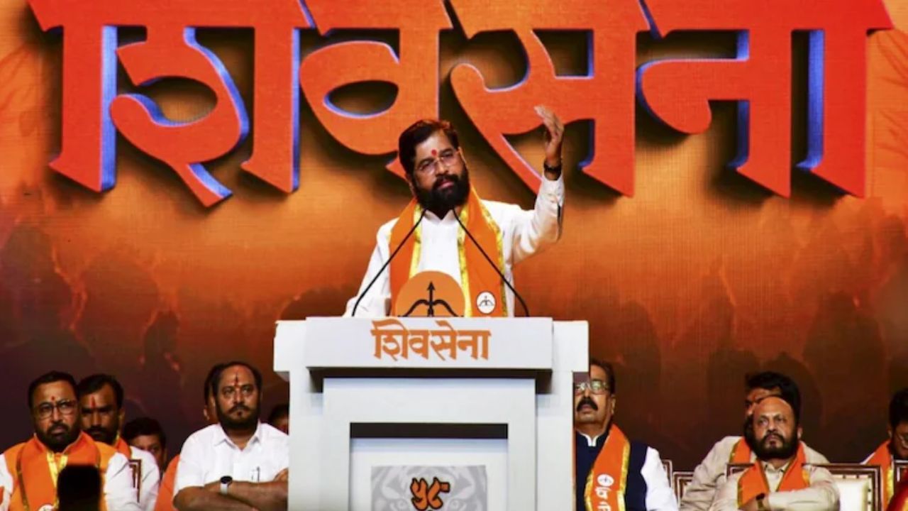 शिवसेनेतील या बंडखोरीनंतर एकनाथ शिंदे यांनी शिवसेनेचे नेतृत्व स्वीकारले. पक्ष आणि चिन्ह मिळवून एकनाथ शिंदे यांनी शिवसेना पक्षाची धुरा सांभाळली आहे. 