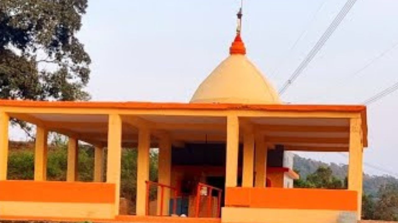 श्रीगंगा गोरजेश्वर: शहापूरच्या मानसमंदिराप्रमाणेच डोळ्यांच पारण फेडणारं हे श्रीगंगा गोरजेश्वर महादेवाचं मंदिर. हे 500 वर्ष जुनं प्रचीन मंदिर आहे. या मंदिराचं विशेष आकर्षण म्हणजे येथील शिवपिंड ही पाण्यात असून मंदिर परिसरात गरम पाण्याची कुंड आहेत.  