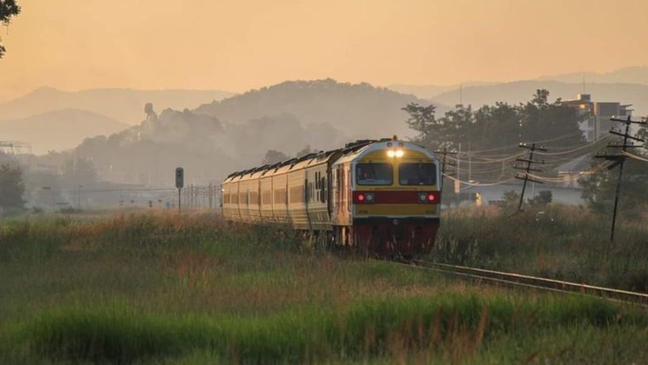 या ट्रेनमध्ये एकूण 300 प्रवासी प्रवास करू शकतात. पण प्रत्यक्षात फारच कमी प्रवासी यात प्रवास करतात. CHT मधून प्रवास करताना, साधारणपणे 10-12 प्रवासी असतात. प्रवाशांच्या इतक्या कमी व्याजामुळे रेल्वेने अनेकदा ते बंद करण्याचा विचार केला आहे. मात्र अजूनही ही ट्रेन सेवा कार्यरत आहे