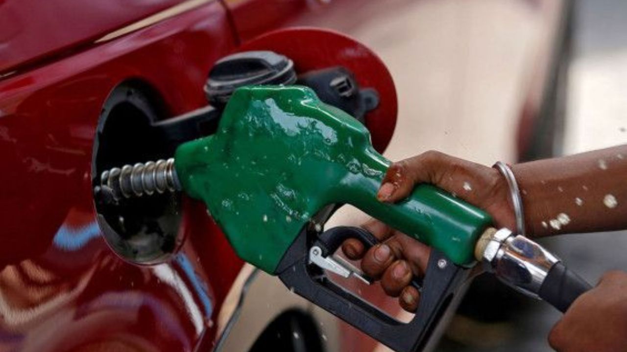 Cheap Petrol Price: कुठे 2 रुपये तर कुठे 3 रुपये; या देशांमध्ये चिंदीभावाने विकले जाते पेट्रोल