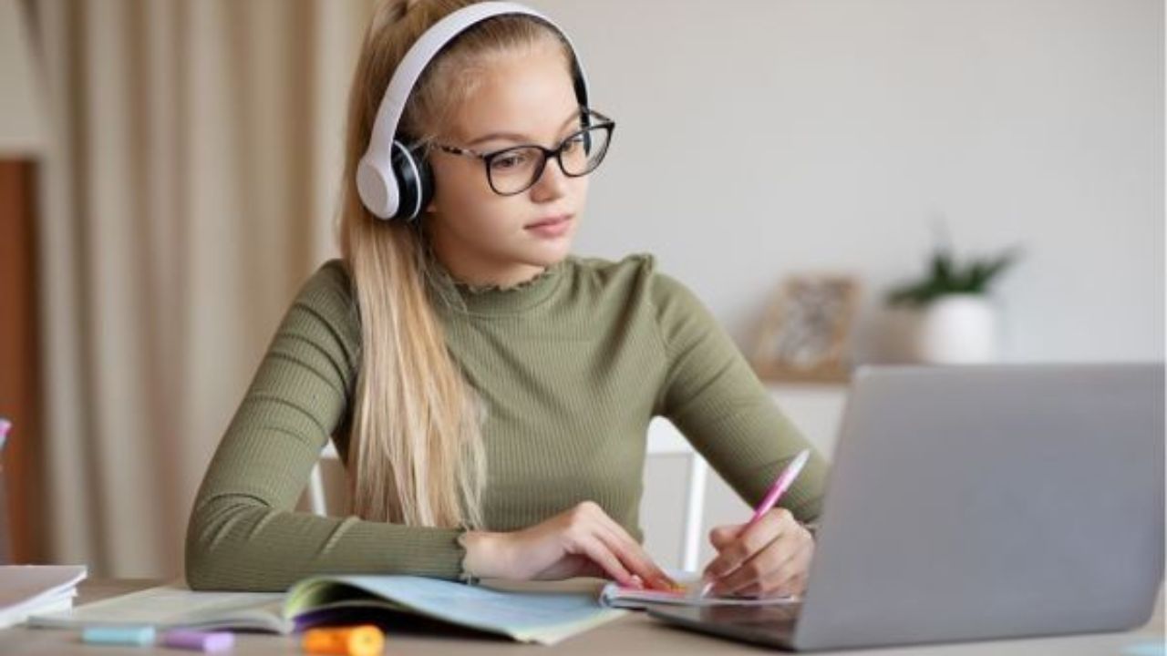 Gadgets For Students: परीक्षेच्या तयारीसाठी हे गॅझेट्स करतील विद्यार्थ्यांची मदत! एका क्लिकवर वाचा संपूर्ण यादी