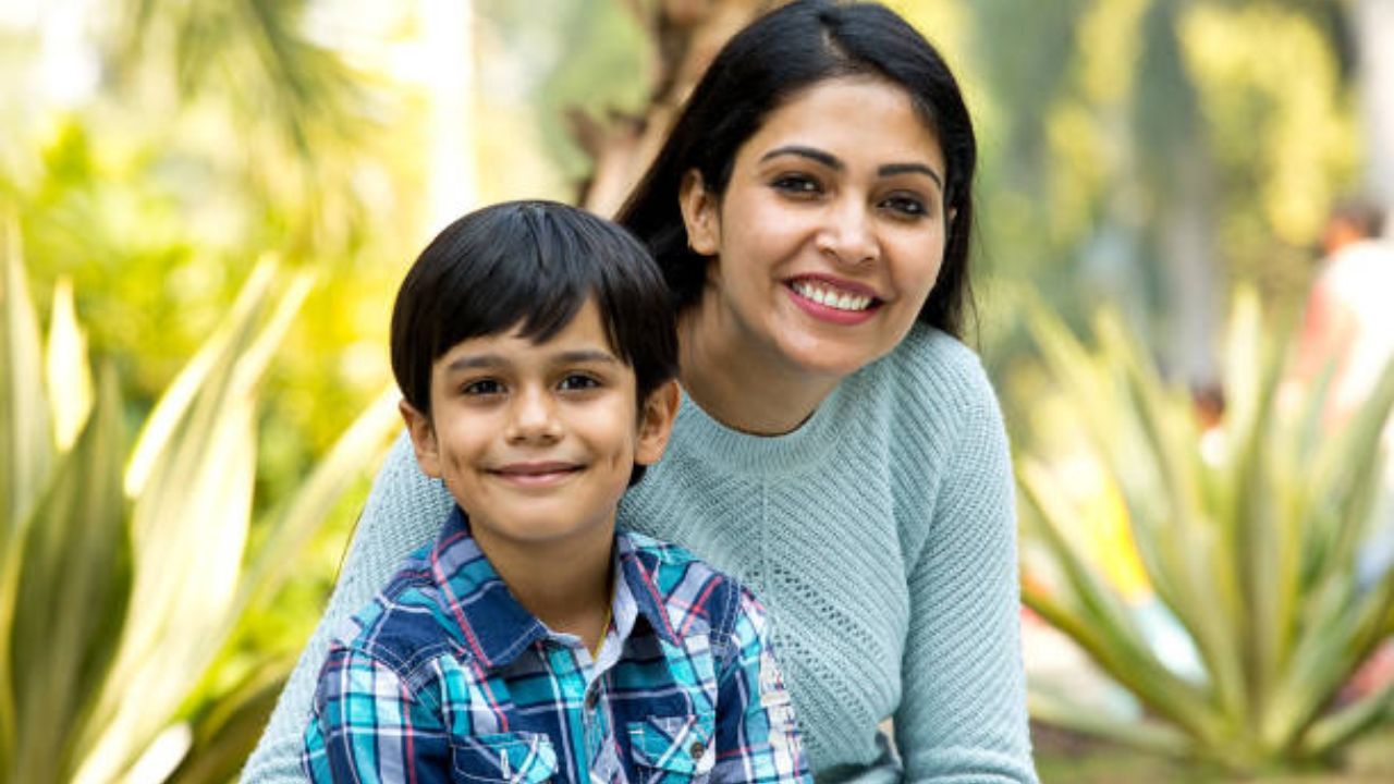 काळजी आणि प्रेमाचा परिणाम मुलांवर अधिक होतो. बालपणात, आईच आपल्या मुलाची सर्वात जास्त काळजी घेते. त्याची आई त्याचे खाणे, कपडे घालणे, झोपणे इत्यादी सर्व गोष्टींची काळजी घेते. या काळजी आणि प्रेमामुळेच मुलगा त्याच्या आईशी सर्वात जास्त जोडलेला राहतो