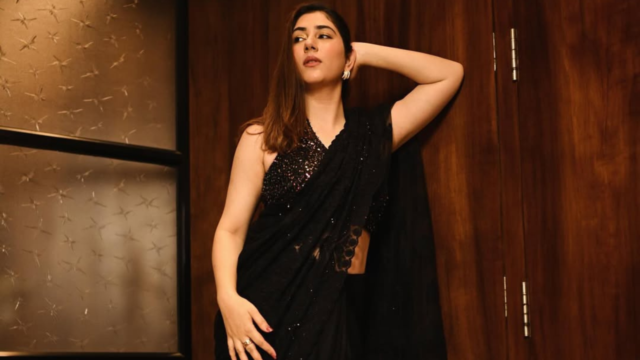 अभिनेत्री दिशा परमारने तिच्या @dishaparmar या इंस्टाग्राम हँडलवर नवीन पोस्ट शेअर केली आहे. या पोस्टने तर सोशल मीडियावर धुरळाच केला आहे. 