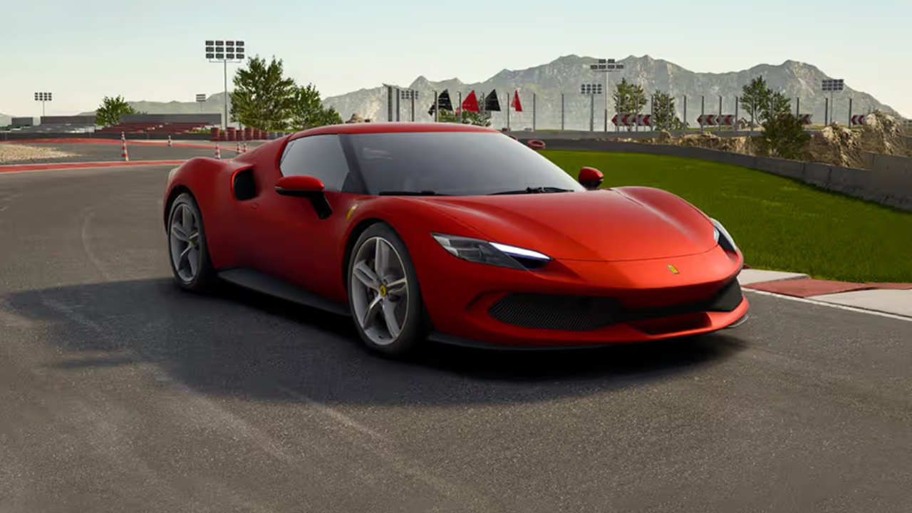 Ferrari 296 GTB ही हायब्रिड स्पोर्ट्स कार 3.0-लिटर V6 टर्बोचार्ज्ड इंजिन आणि इलेक्ट्रिक मोटरच्या मदतीने एकूण 819 हॉर्सपॉवर निर्माण करते. अवघ्या 2.9 सेकंदांत 0 ते 100 किमी प्रतितास वेग गाठणारी ही कार फेरारीच्या अत्याधुनिक तंत्रज्ञानाचे उत्कृष्ट उदाहरण आहे.