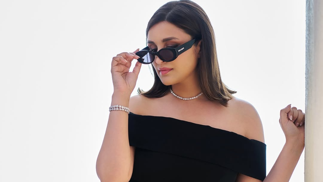 अभिनेत्री परिनिती चोप्राने @parineetichopra तिच्या या इंस्टाग्राम हॅण्डलवर नवीन फोटोशूट शेअर केला आहे. या फोटोशूटमध्ये अभिनेत्री फार आकर्षक दिसत आहे.