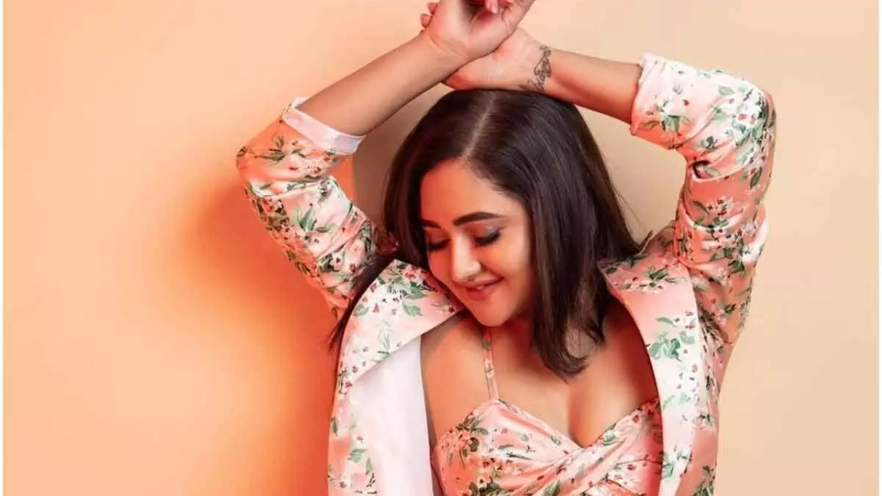 २००६ मध्ये रश्मीने भारतीय TV सृष्टीत पाऊल ठेवले. झी TV वरील 'रावण' या मालिकेतून रश्मीने TV Debut केले. रश्मीला ओळख आणि प्रसिद्धी तिच्या उत्तरंन या मालिकेतून मिळाली. 
