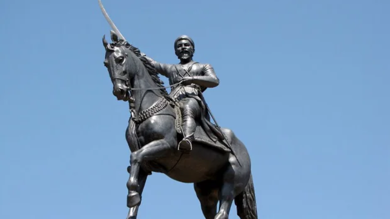 इंडोनेशियाचे प्रसिद्ध शहर बाली येथे छत्रपती शिवाजी महाराजांचे स्मारक आहे. हे स्मारक इंडोनेशिया आणि भारताच्या दरम्यान असलेल्या सांस्कृतिक एकरूपतेची जाणीव करून देते. 