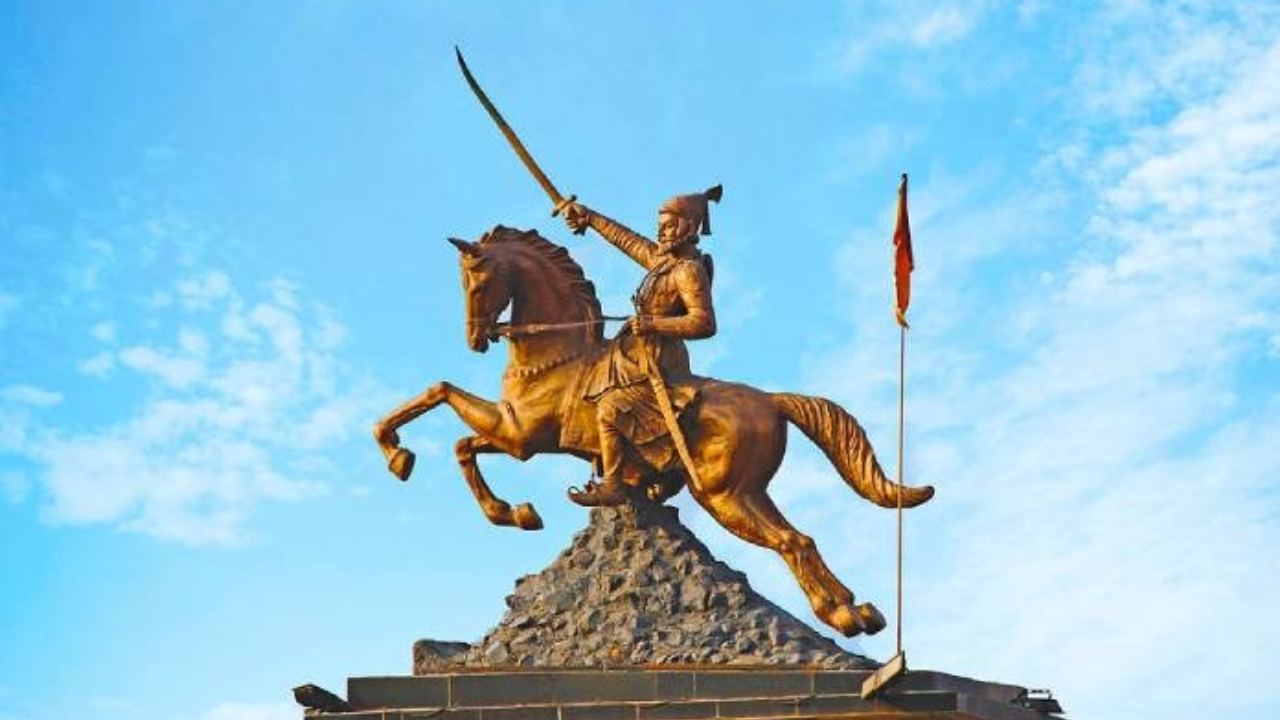 युनाइटेड किंग्डममध्ये छत्रपती शिवाजी महाराजांचे अनेक स्मारके आहेत. तेथे अनेक भारतीय समाज केंद्र आहेत, त्या ठिकाणी महाराजांचे स्मारक दिसून येतात. 