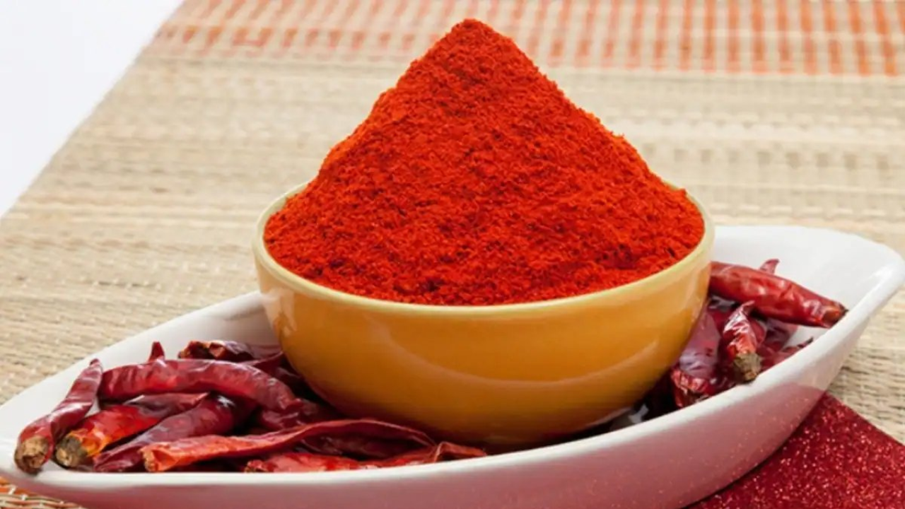 जर तुम्हाला अगोदरच तोंड आले असेल तर या मसाल्यापासून लांब राहिलेलेच बरे! या मसाल्याचे सेवन केल्याने गळ्याच्या संबंधित त्रासही उदभवू शकतो.