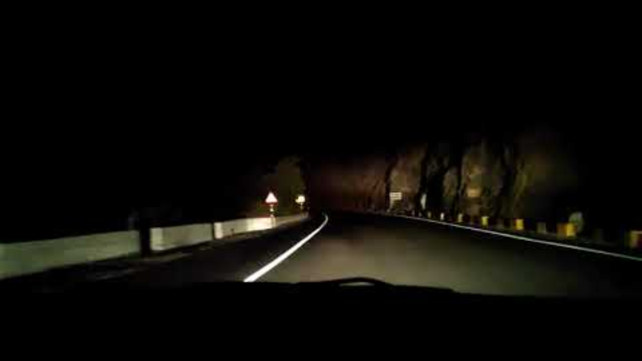 मुंबईपासून अगदी २ तासाच्या अंतरावर स्थित कसारा घाट म्हणजे अदृश्य शक्तीचे प्रसिद्ध निवासस्थान, असे लोकांचे म्हणणे आहे. येथून रात्रीचा एकटा प्रवास करणारा व्यक्ती अक्षरशः घामाने भिजून वाहन चालवतात.