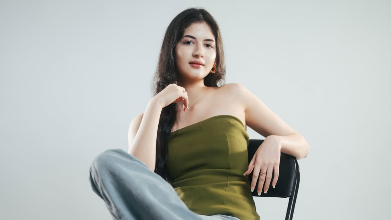 पोस्टखाली कॉमेंट्समध्ये चाहत्यांनी तर तिचे भरभरून कौतुक केले आहे. अनेकांनी तर 'मुन्नी, तू किती मोठी झालीस गं!' असे कॉमेंट्स केले आहेत.