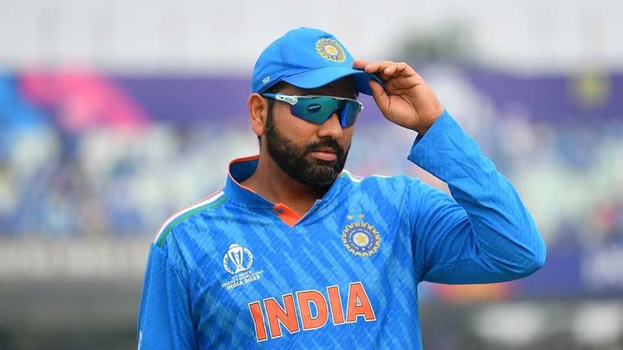 रोहित शर्मा आंतरराष्ट्रीय क्रिकेटमध्ये चौथा सर्वात यशस्वी भारतीय कर्णधार बनला आहे. त्याने कर्णधार म्हणून आतापर्यंत ९८ सामने जिंकले आहेत. अहमदाबादमधील तिसऱ्या एकदिवसीय सामन्यात रोहितने ही कामगिरी केली, जिथे भारताने इंग्लंडला १४२ धावांनी हरवले. या मालिकेत भारताने इंग्लंडला व्हाईटवॉश दिला. रोहितने सध्या १३७ सामन्यांमध्ये भारताचे नेतृत्व केले आहे.