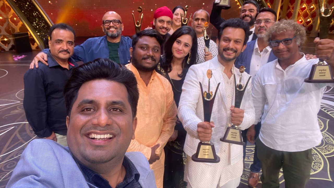 मराठी चित्रपटाला एका वेगळ्या उंचीवर घेऊन जाण्यासाठी आदिनाथ कायम प्रयोगशील भूमिका आणि तितकच खास दिग्दर्शन करताना दिसतो. येणाऱ्या काळात आदिनाथ अजून एका नव्या चित्रपटाच दिग्दर्शन करणार असून वेगवेगळ्या भूमिका साकारणार आहे. 