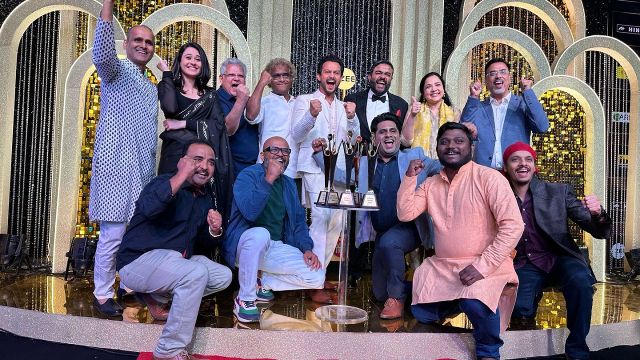झी चित्र गौरव पुरस्कार सोहळ्यात 'पाणी' ने सर्वोत्कृष्ट साउंड डिझाईन (अनमोल भावे), सर्वोत्कृष्ट पटकथा (नितीन दीक्षित), सर्वोत्कृष्ट गीत (पाणी टायटल ट्रॅक आणि नाचनारा), आदिनाथ कोठारे आणि मनोज यादव सर्वोत्कृष्ट संगीत दिग्दर्शक (गुलराज सिंग), सर्वोत्कृष्ट दिग्दर्शक (आदिनाथ कोठारे), सर्वोत्कृष्ट चित्रपट (पाणी), असे तब्बल ७ पुरस्कार पटकावले आहेत.