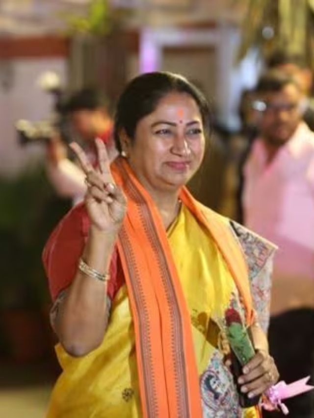 दिल्लीच्या नवनिर्वाचित मुख्यमंत्री रेखा गुप्ता यांच्या कुटुंबामध्ये कोण कोण आहेत?