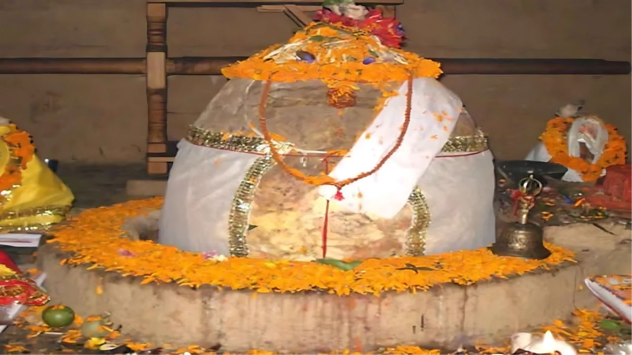 Celebrate Mahashivratri 2025 with the fascinating legend of Himachal's mysterious Bijli Mahadev temple