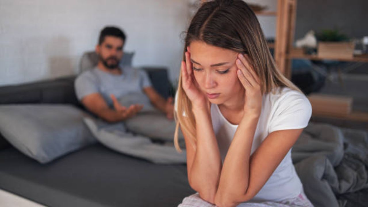 ही वागणूक असलेल्या लोकांपासून लांबच राहा (फोटो सौजन्य: iStock)