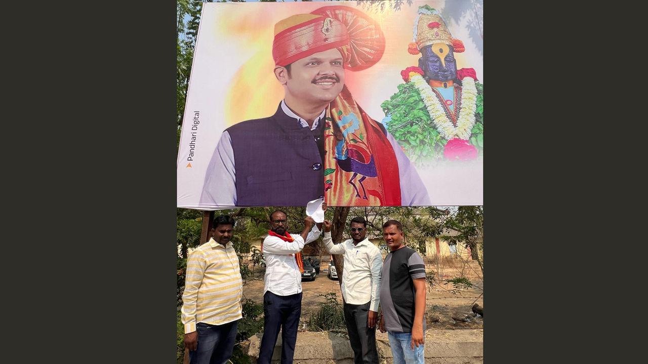 ‘मुख्यमंत्री आले अन् न भेटताच गेले…’; भेट नाकारल्याने पंढरपुरात आदिवासी-कोळी समाजाकडून अनोखं निदर्शन