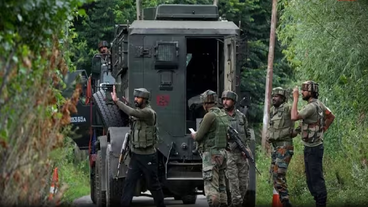 जम्मू-काश्मीरमधील हंदवाडा येथे सुरक्षा दल आणि दहशतवाद्यांमध्ये चकमक, एक दहशतवादी ठार