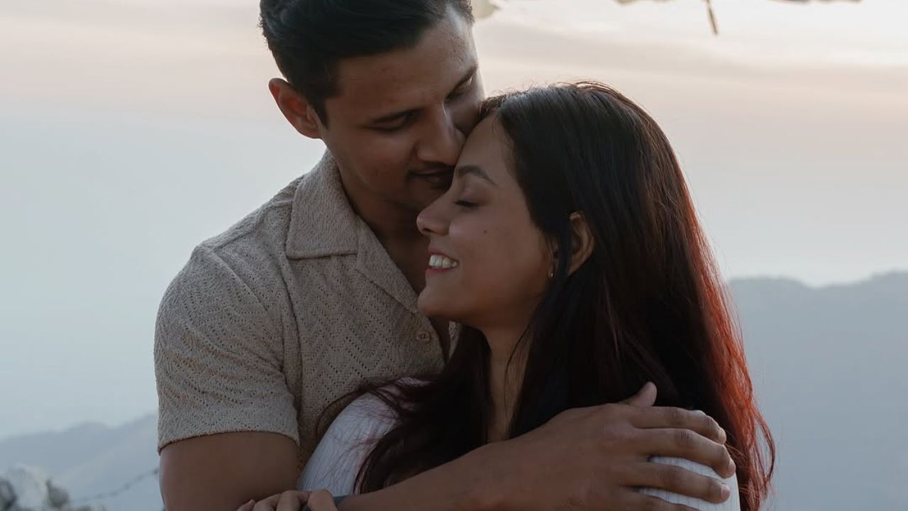 'बिग बॉस मराठी' फेम जय दुधाणेने नुकताच त्याच्या गर्लफ्रेंडसोबत साखरपुडा उरकला. त्याचे फोटोसुद्धा समोर आले आहेत.