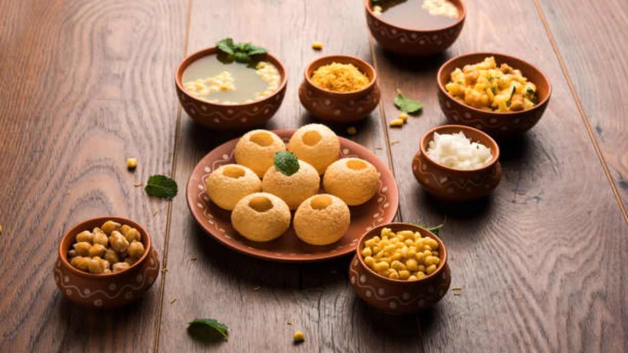 जंक फूडचे अतिसेवन केल्यामुळे शरीराची रोगप्रतिकारशक्ती कमकुवत होऊन जाते.  दूषित पाणी आणि घाणेरडे मसाले शरीरात संसर्ग निर्माण करणारे बॅक्टेरिया शरीरात वाढू लागतात. 