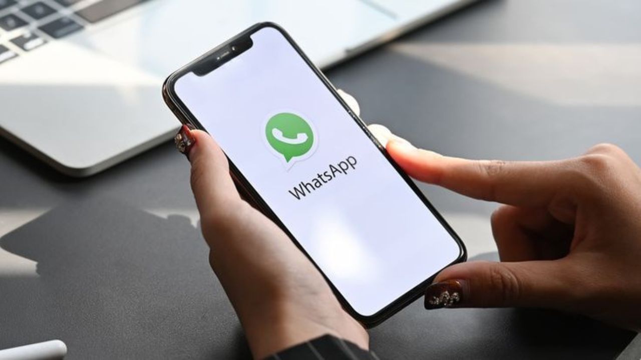 व्हिडिओ स्टेटससाठी, म्युझिक क्लिपची लांबी व्हिडिओच्या कालावधीवर अवलंबून असेल. एकदा एखादा सेगमेंट निवडल्यानंतर, गाणे स्टेटसमध्ये एकत्रित होईल, ज्यामुळे युजर्सचा अनुभव आणखी आकर्षक आणि वैयक्तिकृत होईल.