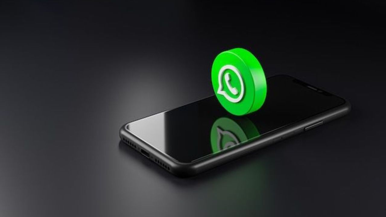 Tech Tips: Instagram स्टोरीप्रमाणे आता WhatsApp स्टेटसच्या फोटोंवरही अ‍ॅड करा तुमचं आवडतं गाणं, ही आहे सोपी प्रोसेस