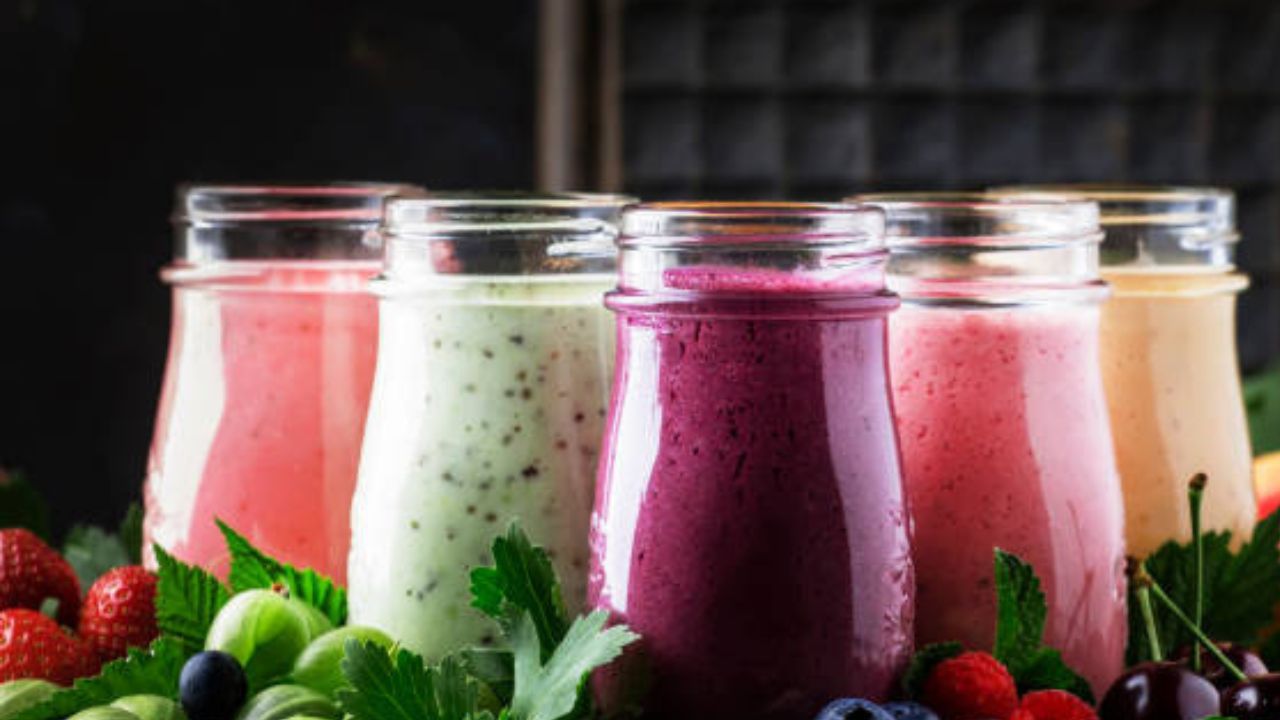 Summer Drinks : उन्हाळ्यात ‘या’ फळांची स्मुदी पिणं ठरतं आरोग्यासाठी फायदेशीर