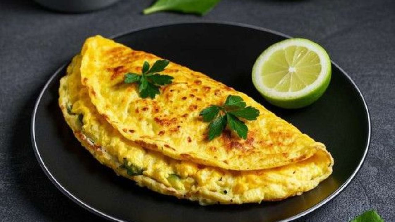 सर्वात पहिले ऑम्लेट कोणी तयार केले? कुणाला सुचली पदार्थाची कल्पना… रंजक इतिहास जाणून घ्या