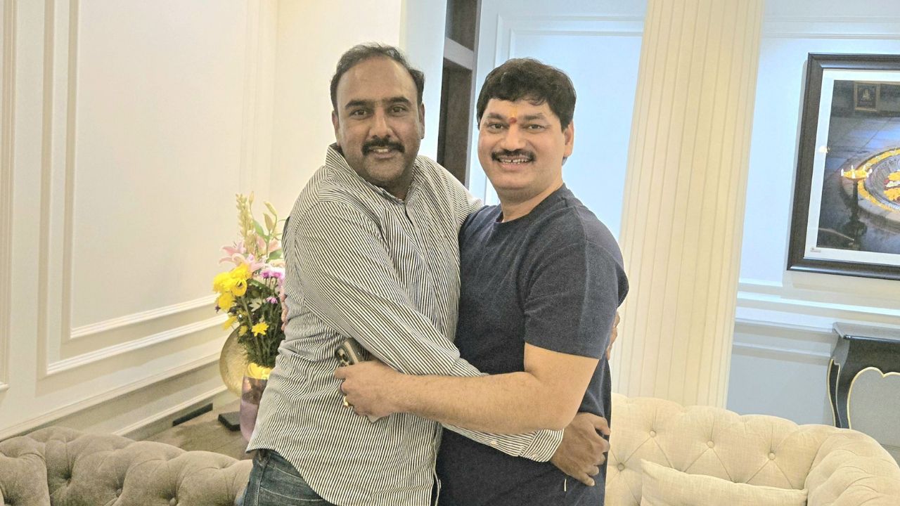 Who is Ajay Munde? धनंजय मुंडेंना पाठिशी घालणारे कोण आहेत अजय मुंडे?