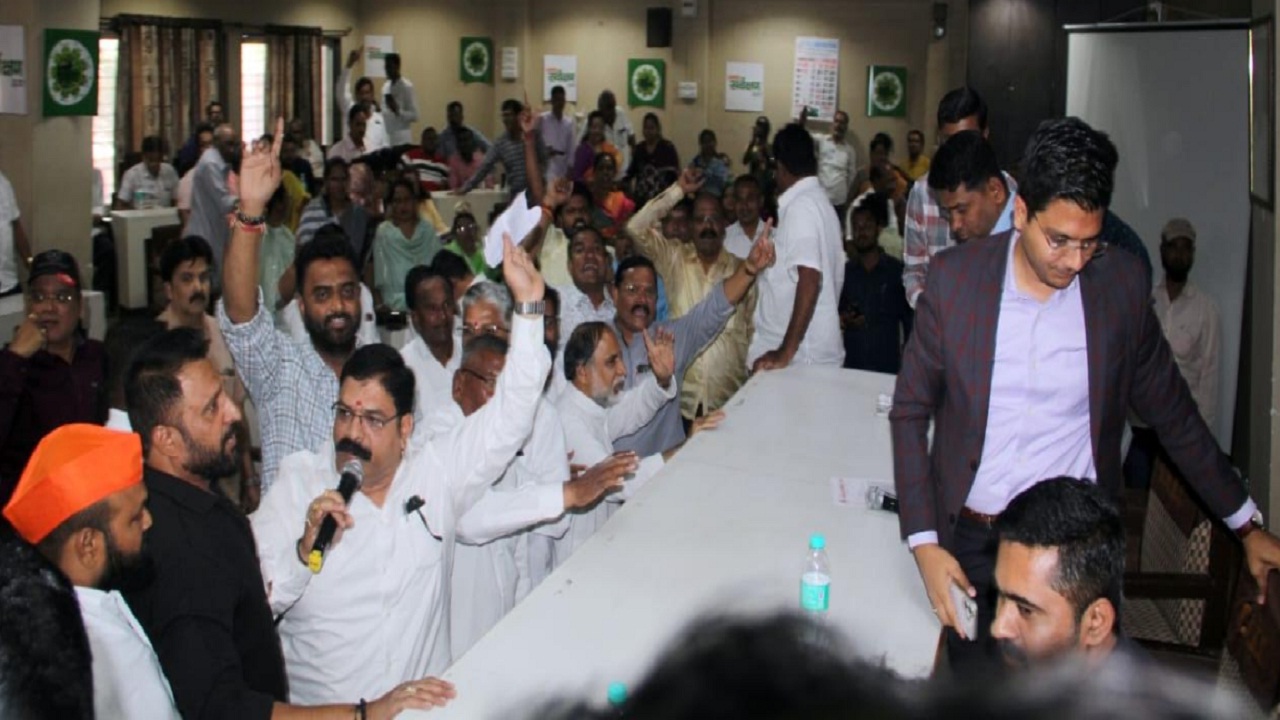 सांगली मनपात घरपट्टीवरून गदारोळ, आयुक्तांनी सोडले सभागृह; नेमकं काय घडलं?