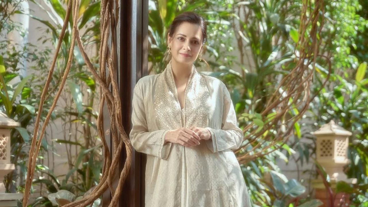 अभिनेत्री दिया मिर्झाने तिच्या @diamirzaofficial या इंस्टाग्राम हॅण्डलवर नवीन पोस्ट शेअर केली आहे. या पोस्टमध्ये अभिनेत्री फार सुंदर दिसत आहे.