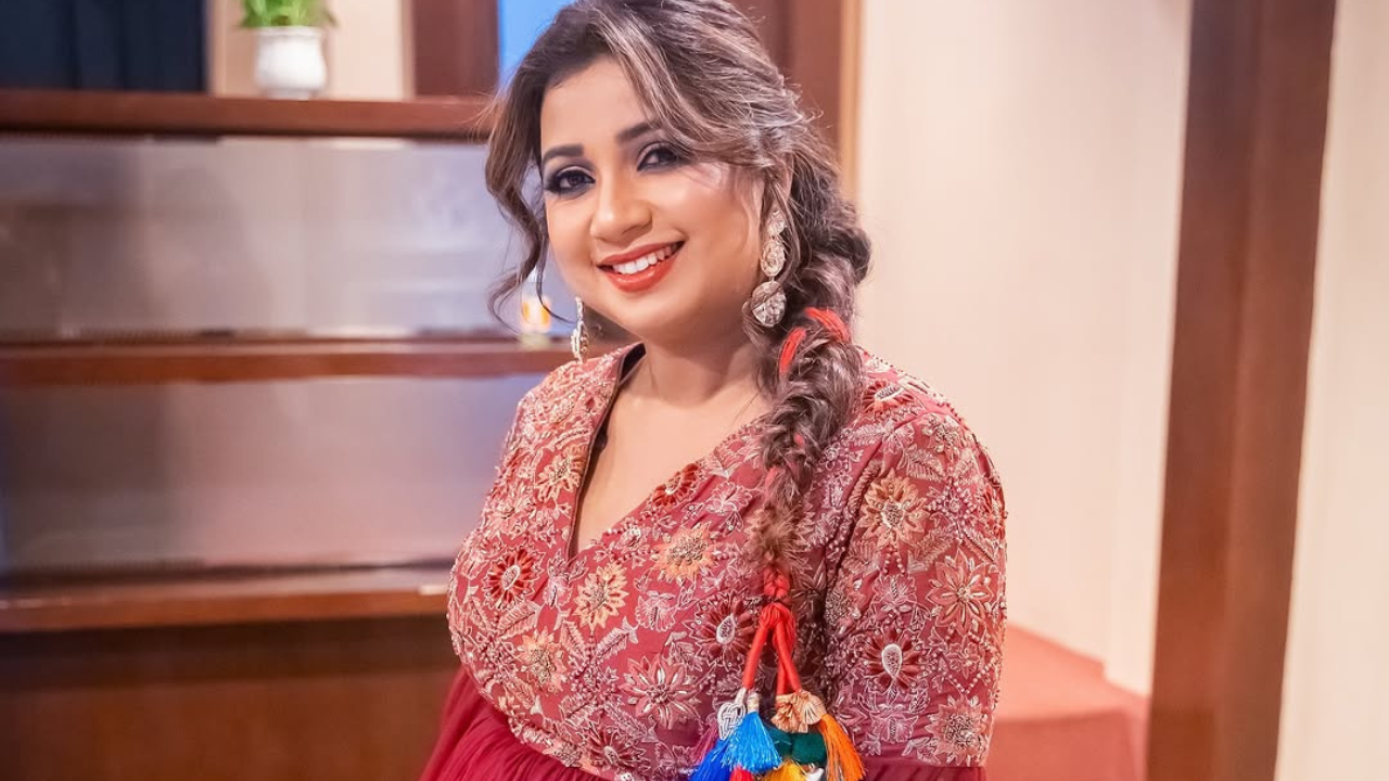श्रेया घोषाल म्हणाल तर कॉमेंट्समध्ये काही कमतरता बाकी राहणार आहे का? कॉमेंट्समध्ये कौतुकाचा वर्षाव झाला आहे. 