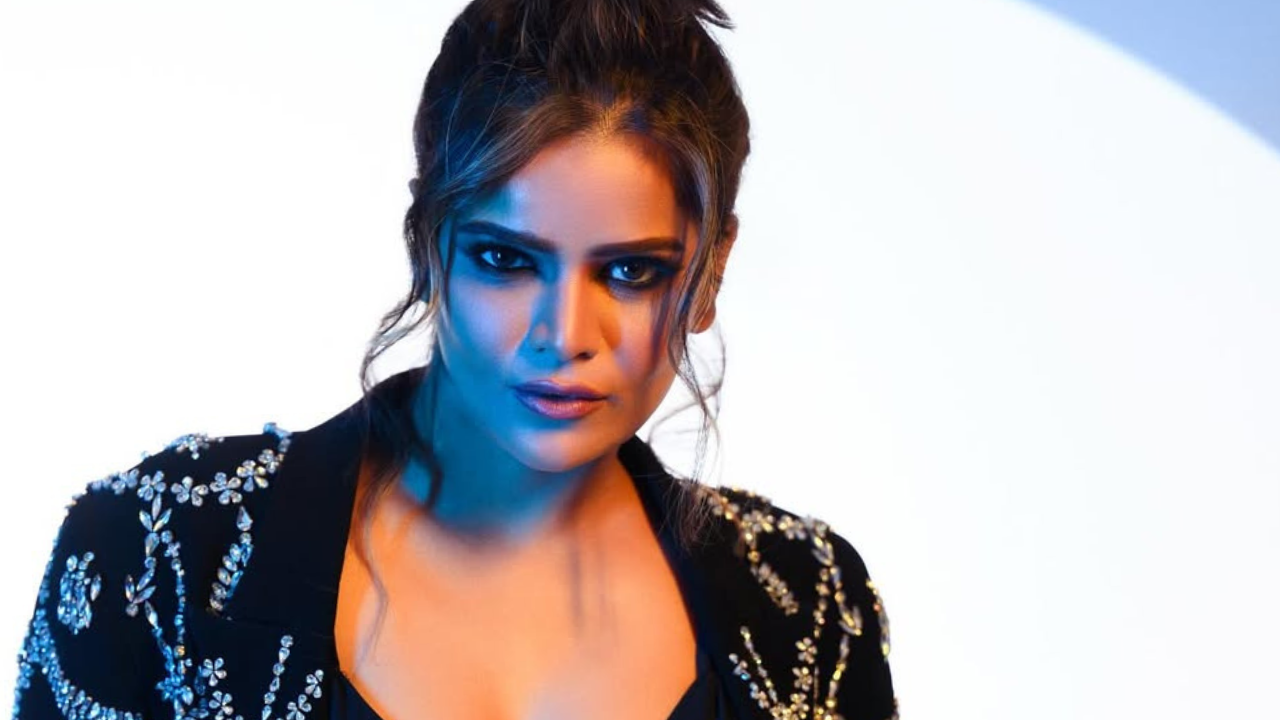 अभिनेत्री अर्चना गौतमने तिच्या @archanagautamm या इंस्टाग्राम हॅन्डलवर एक आकर्षक अशी पोस्ट शेअर केली आहे. छायाचित्रांमध्ये अभिनेत्री फार आकर्षक दिसत आहे. 
