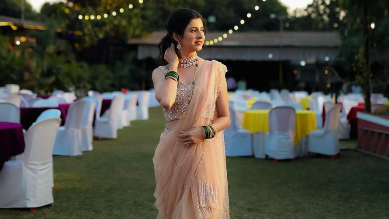 अंकिता वालावलकरने तिच्या प्रसिद्ध अशा @kokanheartedgirl या इंस्टाग्राम हॅन्डलवर नवीन पोस्ट शेअर केली आहे. या पोस्टमध्ये एका फोटोत नवं जोडपं दिसत आहे. 