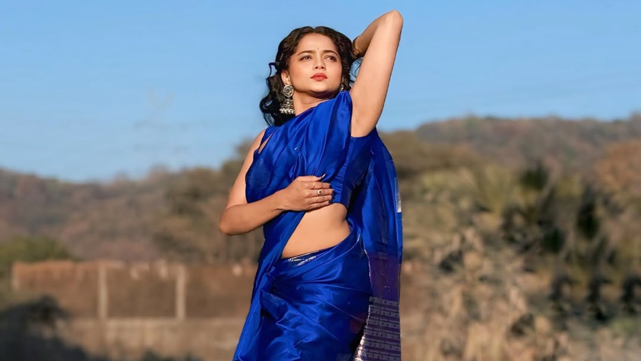 या रूपाने तरुण किती घायाळ झाले आहेत? याचा अंदाज कॉमेंट्स सेक्शनमध्ये बांधता येत आहे. येथे निव्वळ कौतुक नाही तर कौतुकाचा वर्षाव झाला आहे. 