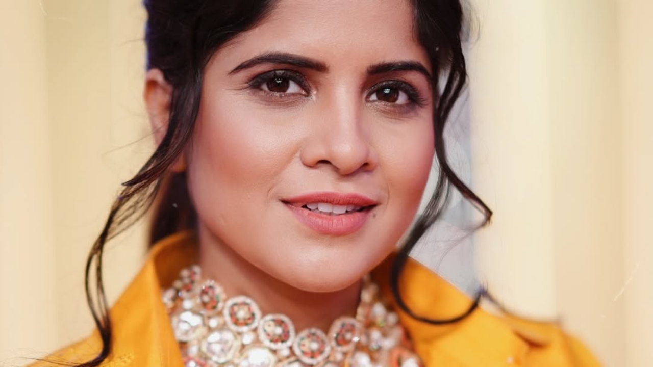 अभिनेत्री अमृता देशमुखने तिच्या @khwabeeda_amruta या इंस्टग्राम हँडलवर नवीन पोस्ट शेअर केली आहे. अभिनेत्री फार आकर्षक दिसत आहे. 