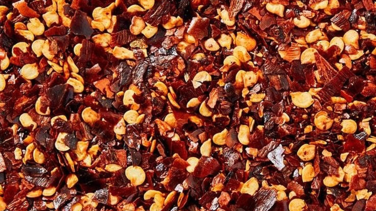 अभिनेत्रीने कॅप्शनमध्ये 'Today’s toppings - pepper and chilli flakes.' असे नमूद केले आहे. तसेच Black pepper आणि Chilli Flakes चे फोटोज पोस्ट केले आहेत. 