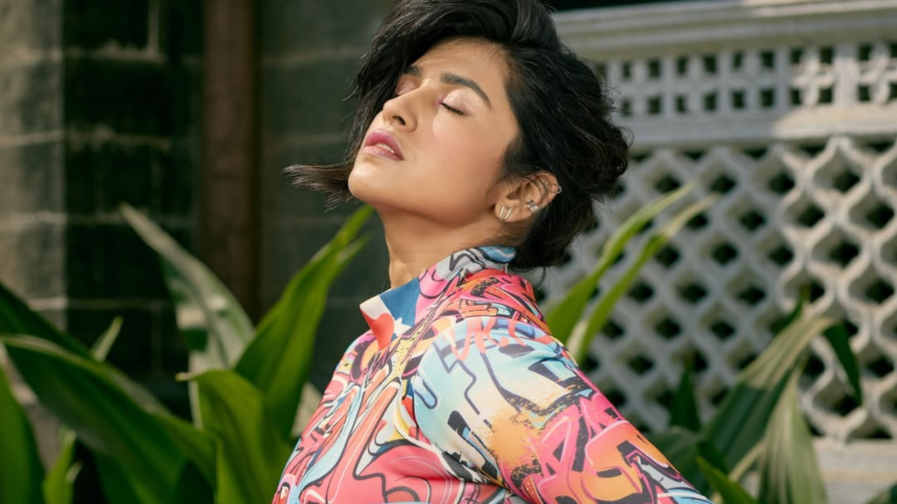 अभिनेत्री संस्कृती बालगुडेने तिच्या @sanskruti_balgude_official या इंस्टाग्राम हॅन्डलवर नवा फोटोशूट शेअर केला आहे. 