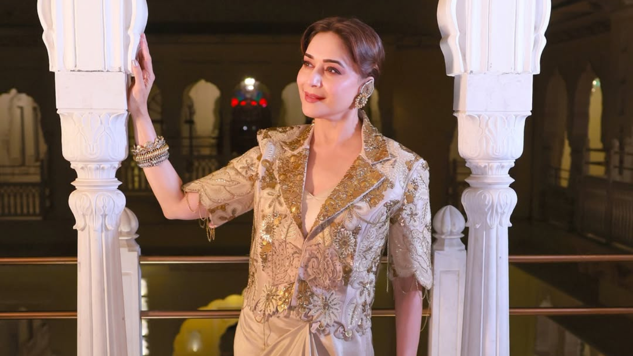 अभिनेत्री माधुरी दीक्षितने तिच्या @madhuridixitnene या सोशल मीडिया हँडलवर नवीन पोस्ट शेअर केली आहे. पोस्टमध्ये नजरेचे खेळ दिसत आहेत. 