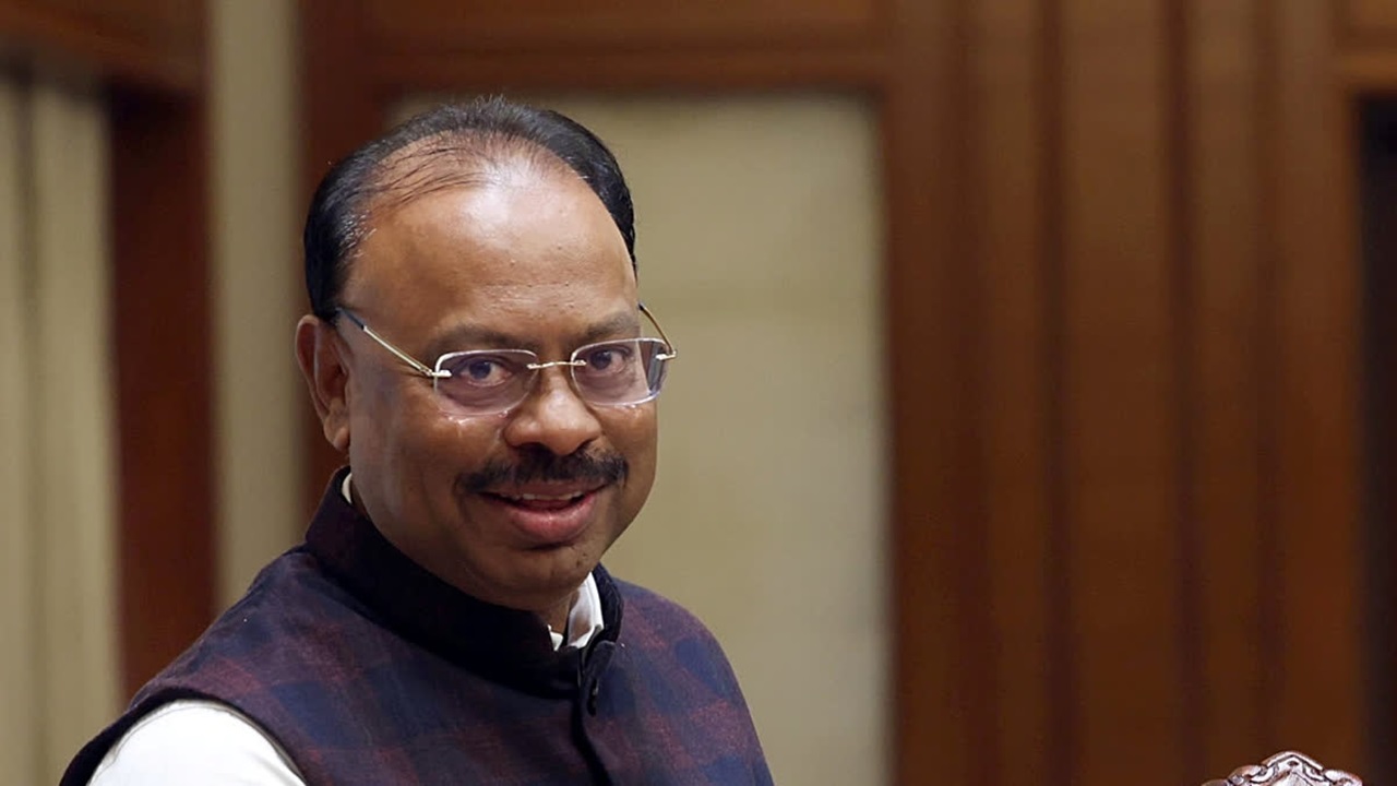 Chandrashekhar Bawankule : पेट्रोलपंप उभारणीसाठी प्रत्येक जिल्ह्यात ‘एक खिडकी’, महसूल मंत्र्‍यांचा महत्त्वपूर्ण निर्णय