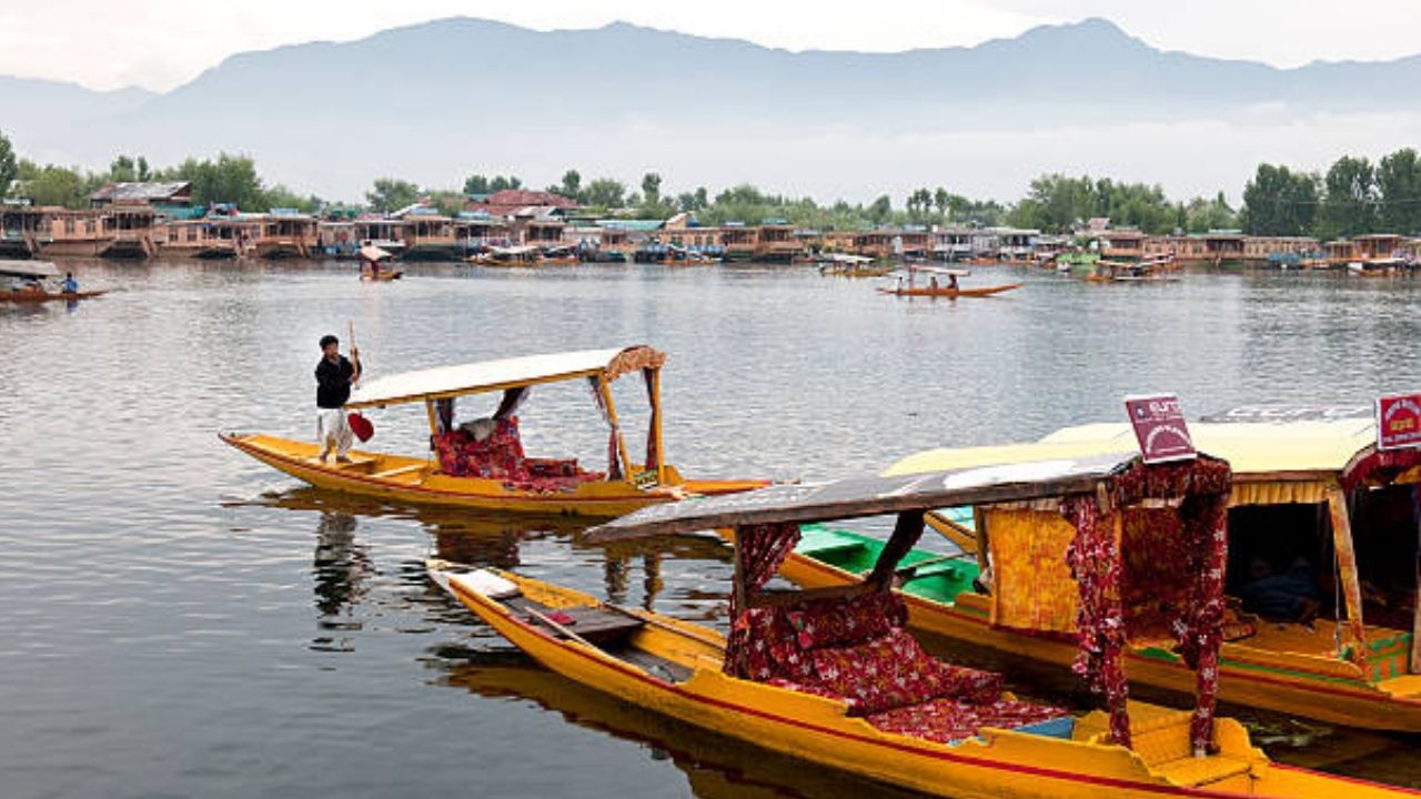 Spring Season : इथे स्वर्गही फिका पडतो ; वसंत ऋतूमध्ये भारतातील ‘या’ ठिकाणांना लाभलंय निसर्गसौंदर्याचं वरदान