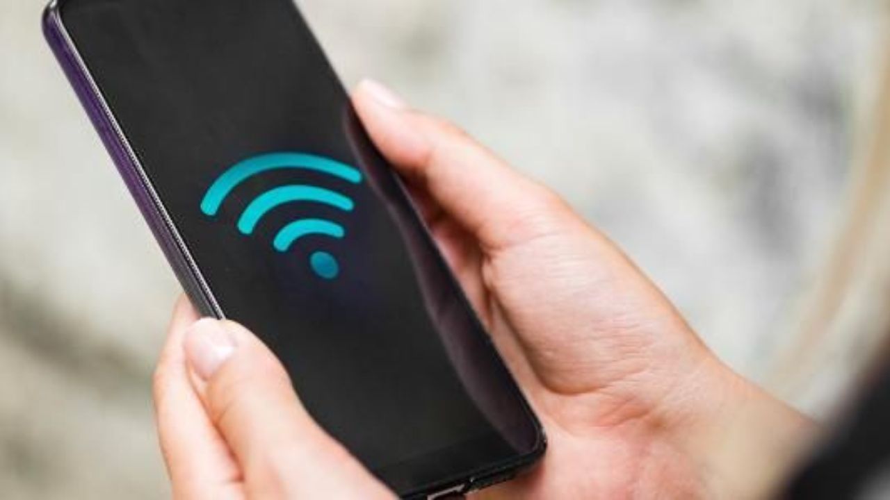 वरील प्रोसेस फॉलो केल्यानंतर, तुमच्या फोनवर फोटोज अॅप ओपन करा. येथे तुमच्या प्रोफाइलवर क्लिक करा आणि सेटिंग्ज पर्यायावर जा.