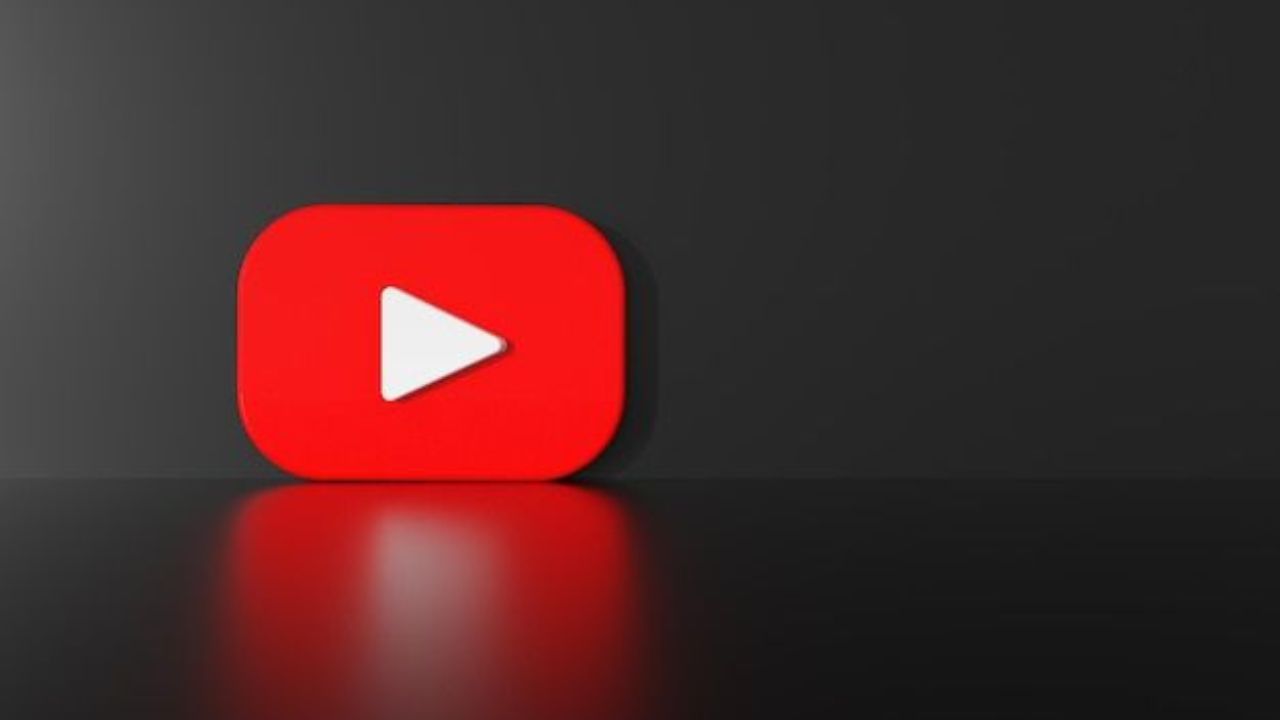 तुम्ही YouTube वर तुमची भाषा सहजपणे निवडू शकता. यासाठी तुम्हाला काही स्टेप्स फॉलो कराव्या लागणार आहेत. सर्वप्रथम YouTube प्रोफाइलवर जा. यानंतर सेटिंग्ज पर्यायावर क्लिक करा. आता जनरल पर्यायावर जा आणि अ‍ॅप लँग्वेज पर्यायावर क्लिक करा.
